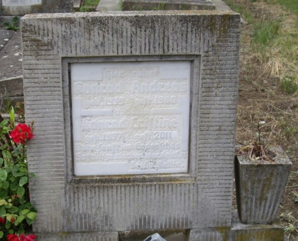 Konrad Andreas 1939-1980 Schlecht Christine 1937-2011 Grab 1 Grabstein